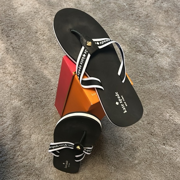Kate Spade Fable Black Flip Flops 8 - Picture 7 of 11